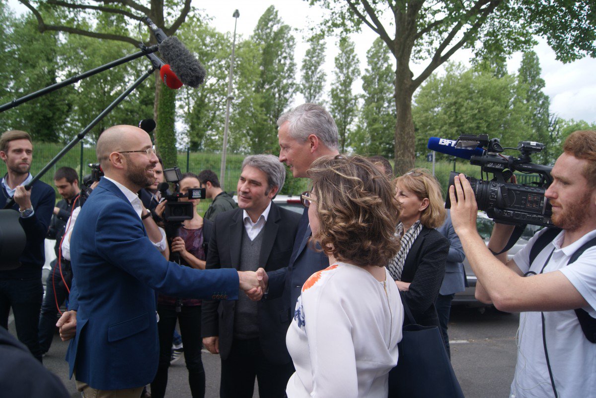 Mistral_Coolers's tweet photo. Mistral,première visite du Ministre de l'économie!
PME innovante, savoir-faire français et croissance continue!👍
https://t.co/1cI4UlYwwh https://t.co/Lf300zqfdq