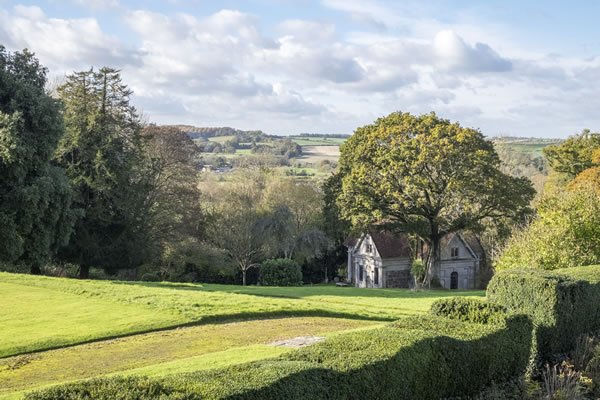 We've Discovered A Hidden New Venue In The New Forest! • Wedding Ideas magazine crwd.fr/2qybe3j