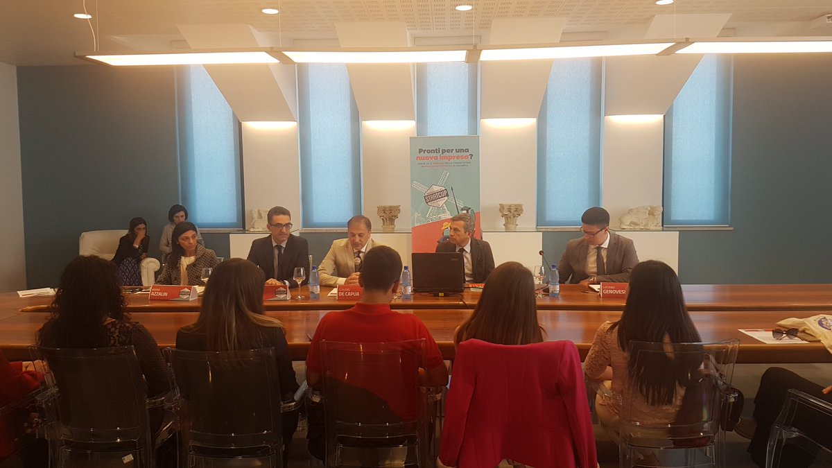 Presentazione <a href="/StartCupCalab/">Start Cup Calabria</a> 2017 in <a href="/UniMediterranea/">Universal Mediterránea</a> #startup #Calabria