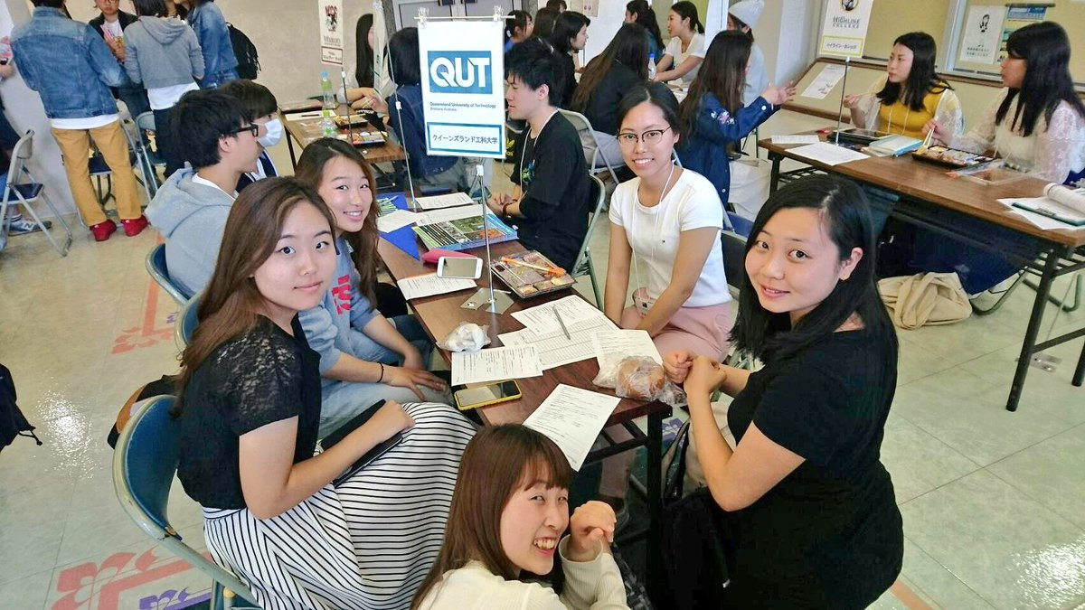 神田外語大学 Kuis 今週学内で行われた留学フェア最終日はたくさんの学生で盛り上がっていました 在学中に留学 を考えている在学生のみなさん 引き続き留学に関する質問や相談は国際交流課で受け付けています 気軽に窓口に来てくださいね