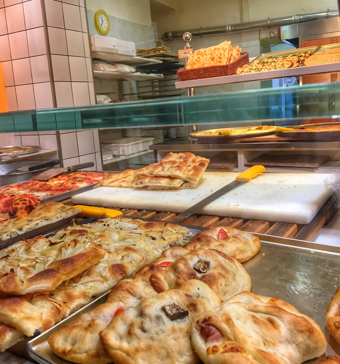 Ricetteracconti's tweet photo. Tappa focaccia alla Casana 😁#MSNGusto #LaMiaLiguria #InLombardia #VisitPiemonte
#Liguria #Genova #SlowFood #SlowFish #OntheRoad https://t.co/J9cKDgg1nO