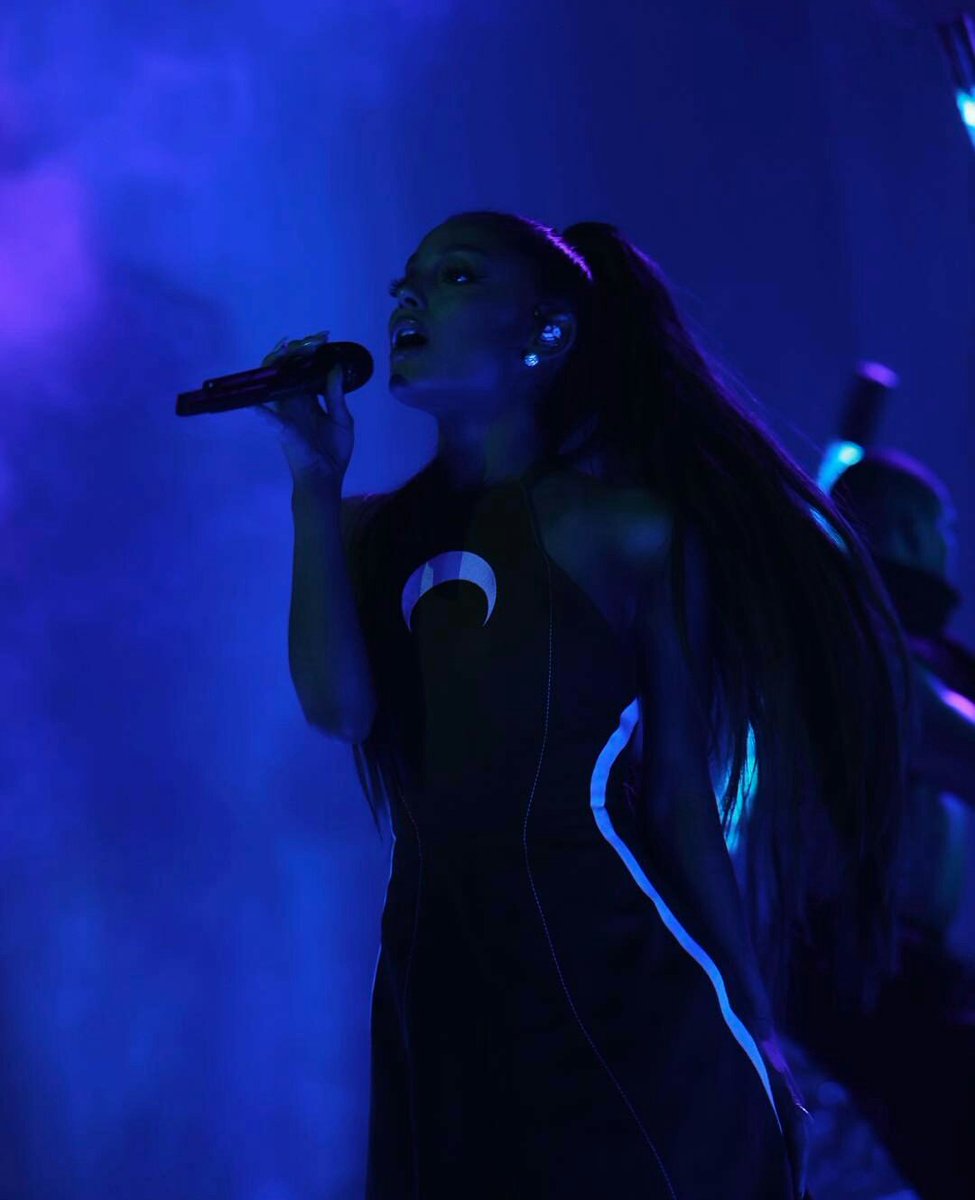 AGrandePT2's tweet photo. .@relaxitsfashion via Instagram: Moonlight bae #TimStyles #dangerouswomantour https://t.co/MjAZyvjolz