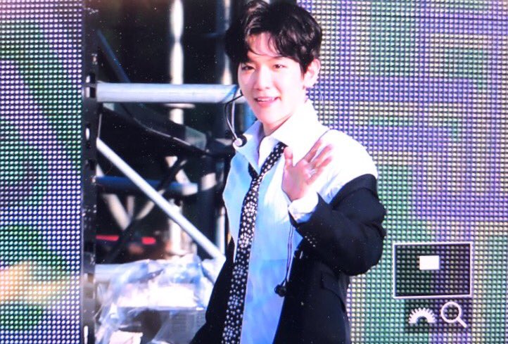 kyoongmaz56's tweet photo. 170519 전주뮤직뱅크 프리뷰 #백현 #BAEKHYUN 귀엽다 귀여우ㅠ 8ㅅ8 손 떨려ㅠㅠㅠㅠㅠㅠㅠㅠ https://t.co/JNWDp1DqEB