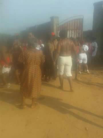 sam_ezeh's tweet photo. BREAKING: Nigeria Army Under Buratai​ Storm Meeting Ground Where IPOB Women Are Holding Meeting In #Biafra! Women Go Naked! @Number10gov https://t.co/mRy1l6la9F
