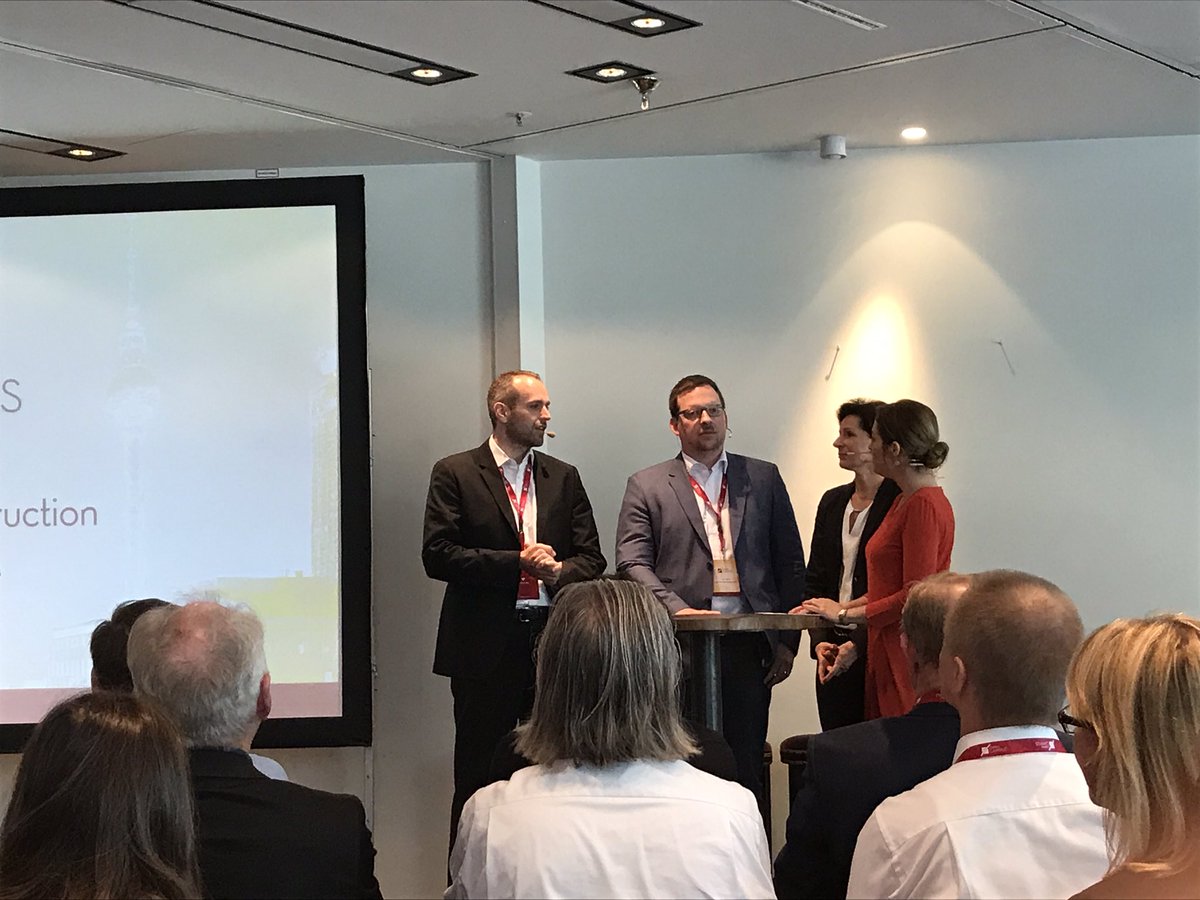 hcmZwitscher's tweet photo. .@AAlmerood, Martina Bergmann und @julianweinert diskutieren wie man digitale Innovation in den Alltag integrieren kann #ComprixCampus https://t.co/iQSWvvuSAV