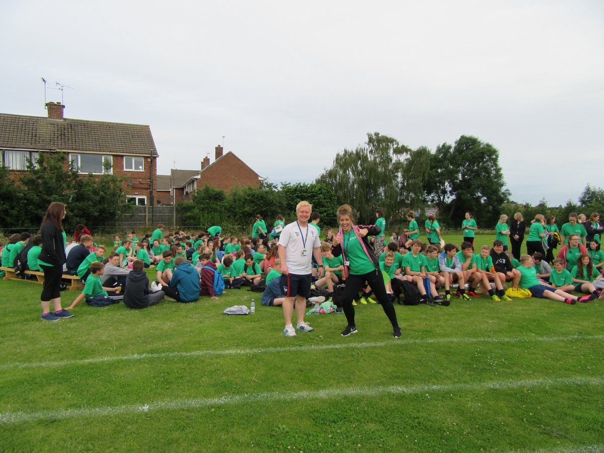 oak_college's tweet photo. 56 days to go... #8weekcountdown #sportsday @TuxfordPE https://t.co/wwt42LgufR