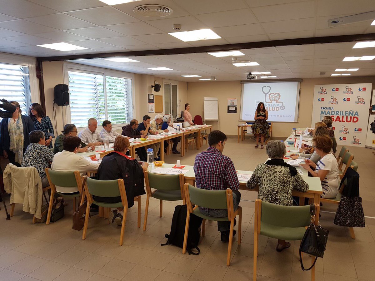 EnfermeroEnred's tweet photo. La #escuela de #pacientes de #Madrid abre sus puertas a lo grande 🍾

Acercando #salud a la población trabajando unidos 🚀😍

🆕#EMScontigo ❤️ https://t.co/lGQ8HSGtta