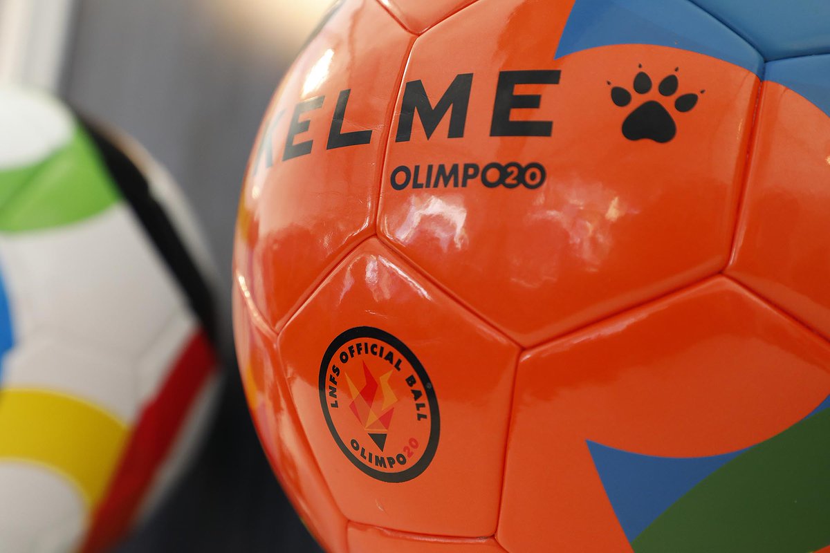 Kelmesports's tweet photo. 🔝Producto Destacado🔝
Olimpo 20 en su versión #naranja. Llévate al protagonista de la #CopaLNFS2017
https://t.co/9hfxrGq9SE #lnfs #kelme https://t.co/a270ti0Ygq