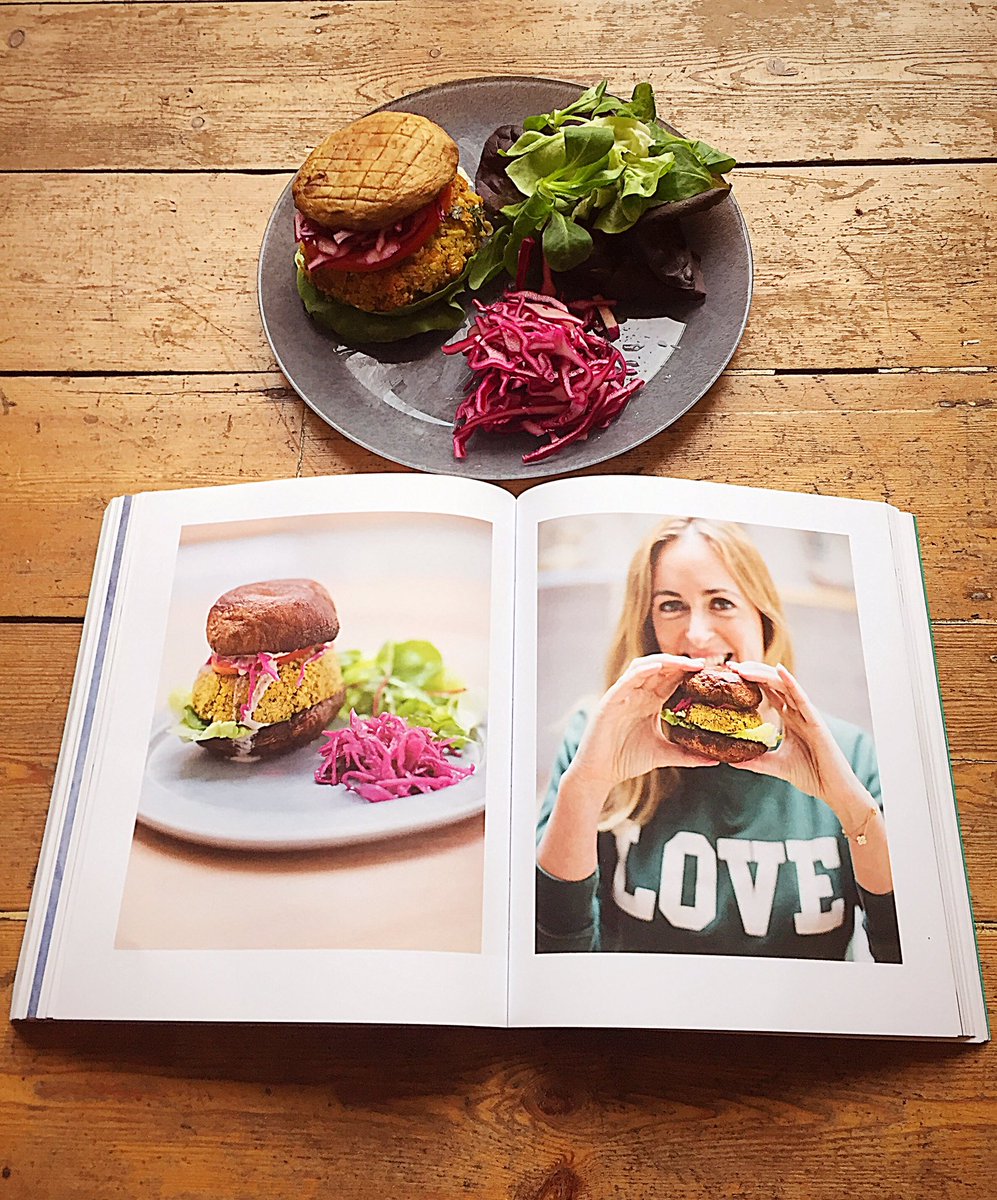 YounoussNimaga's tweet photo. Falafel burger from the vegan #10dayplan by @ameliafreer.
#ameliafreer #nourishandglow #chefynss https://t.co/ZTQJh8u6QU