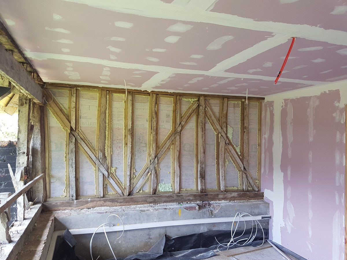 CurrierPlasteri's tweet photo. New technology in old buildings #sprayingmakessense #fasterplaster https://t.co/BgZWEuzRjW