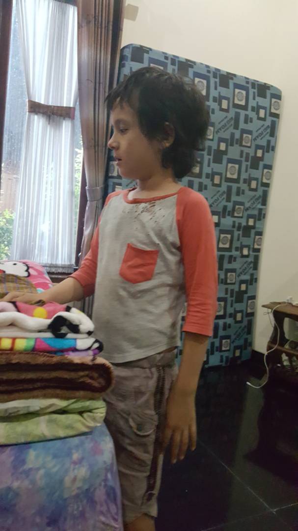 Radio Elshinta (@radioelshinta) on Twitter photo Mhn bantuan tweeps, ditemukan anak laki2 usia 9 tahun di Jl. Ry Bojong, Rawa. Buaya, Cengkareng. Bagi yang mengenal hubungi <a href="/RadioElshinta/">Radio Elshinta</a> Mhn bantuan tweeps, ditemukan anak laki2 usia 9 tahun di Jl. Ry Bojong, Rawa. Buaya, Cengkareng. Bagi yang mengenal hubungi <a href="/RadioElshinta/">Radio Elshinta</a>