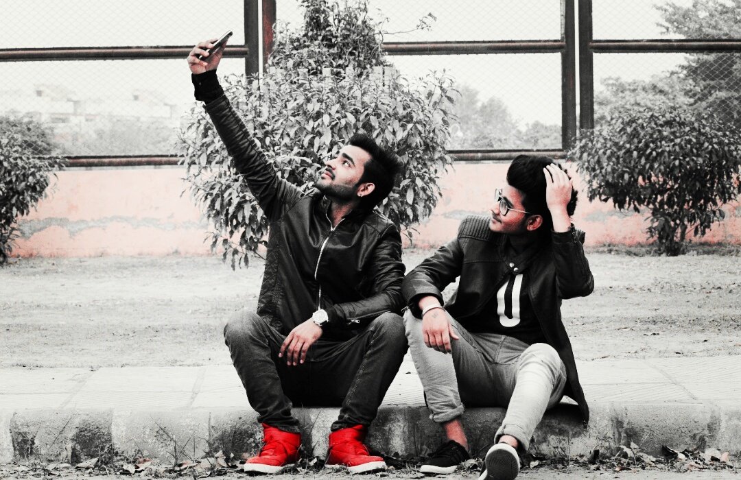 AshSinghMusic's tweet photo. Maadi.. Soch Te Kadde Adde Ni..
Kudiyaa 👸 Vekh Lae Kadde Road Te Khadde Ni. Te Naaraa Pichee 👬 Yaara Naal Kadde Ladde Ni.. #Best_Friends ❤ https://t.co/mz0MDO0kqK