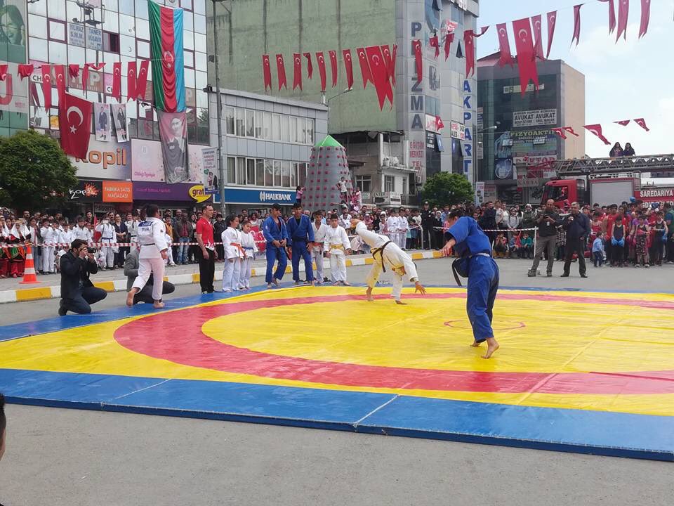Iğdırlı judocularımız 19 MAYIS GENÇLİK VE SPOR BAYRAMINDA GÖSTERİLERİNİ SUNDULAR💪🇹🇷🇹🇷🇹🇷