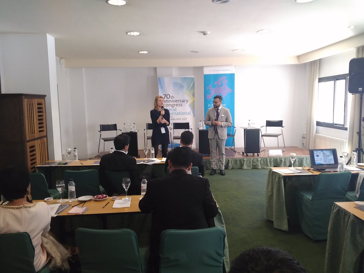 IFLRYLatAm's tweet photo. Nuestra presidenta @_pauline_k y nuestro vicepresidente @Yeckhmed dirigen nuestro taller sobre Millenials y el futuro del empleo #LIat7. https://t.co/51Uv6rFVgR