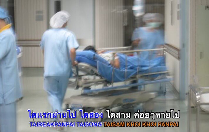 _SELU520's tweet photo. เธอเป็นใครเหรอควอนจียง เธอมาบัตรเริ่มต้นที่ 2,500 เลยนะ อือๆ 
#GDragonBKK2017 https://t.co/WcusHUm0Xk