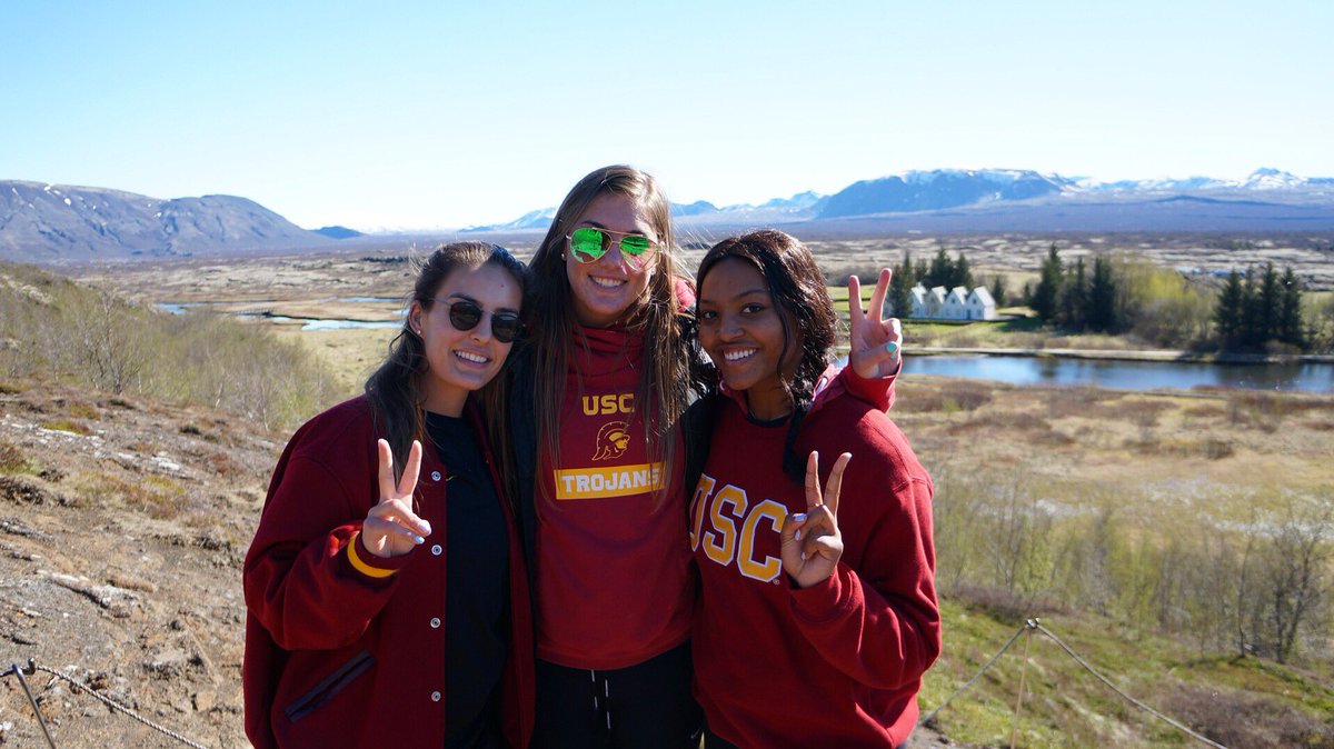 uscwomensvolley's tweet photo. Halló frá Íslandi 👋🏻 🇮🇸#FightOn ✌🏻#EuroTrip ✈️ https://t.co/LK39XgbYSr