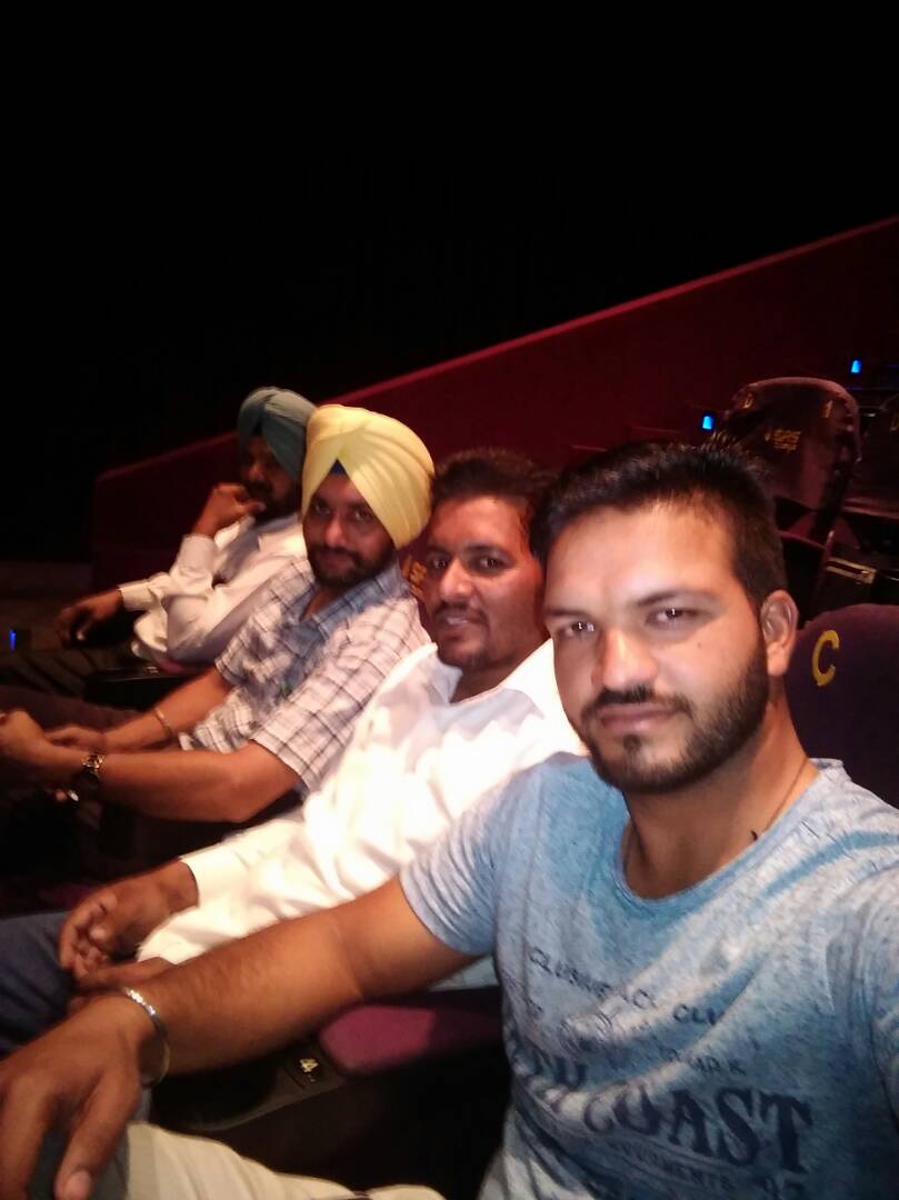 maniinsan87's tweet photo. 1st day 1st show 
thanku papa ji ...@Gurmeetramrahim https://t.co/nrO3OduRjM