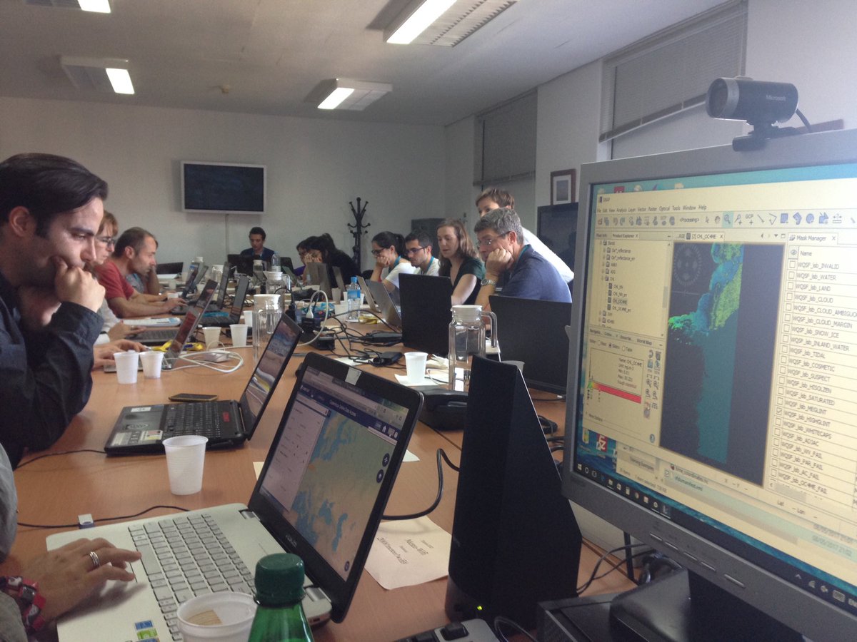 HayleyEversKing's tweet photo. Exploring #sentinel3 OLCI data with #snap! @eumetsat #IOCS2017 #Copernicus training. https://t.co/tvU5KMc6iq