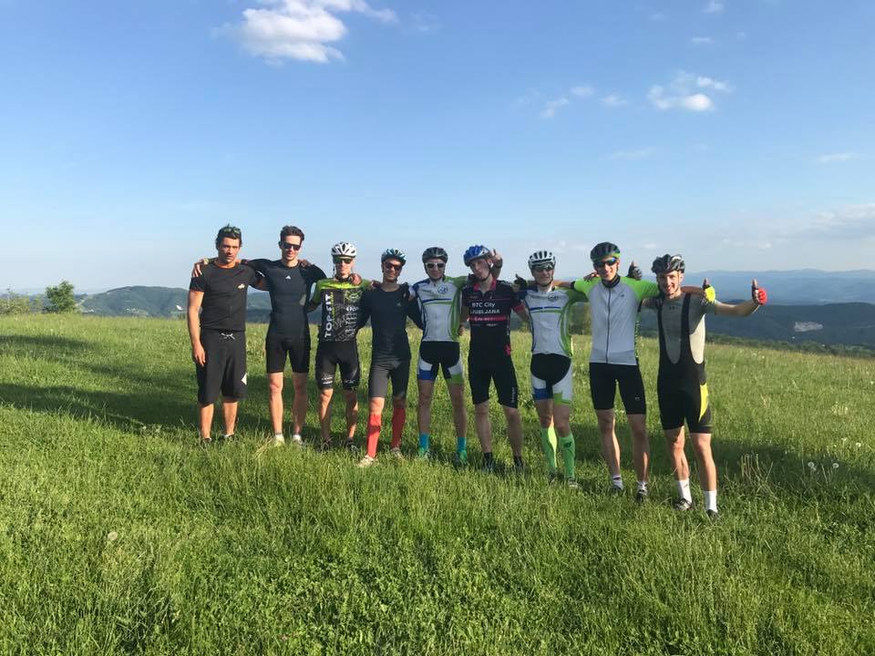 HvalaJaka's tweet photo. Priprave na novo sezono v polnem teku. Smo malo zavrteli pedala. 🚲☀💪 #vfilter #sloski #bteam #inotherm https://t.co/gXdr6ESznt