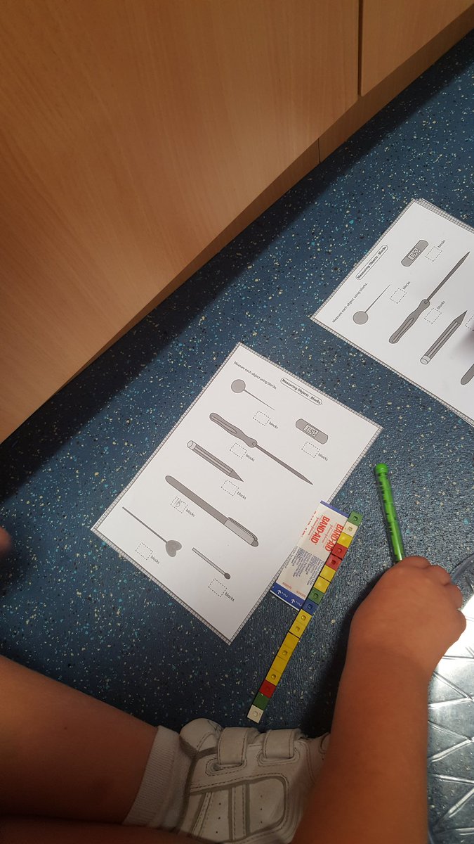 mazuohk's tweet photo. 2K measuring the length of some everyday items using connecting cubes! @Sherwood_Grange #2K2017 https://t.co/eR2ejT1SOc