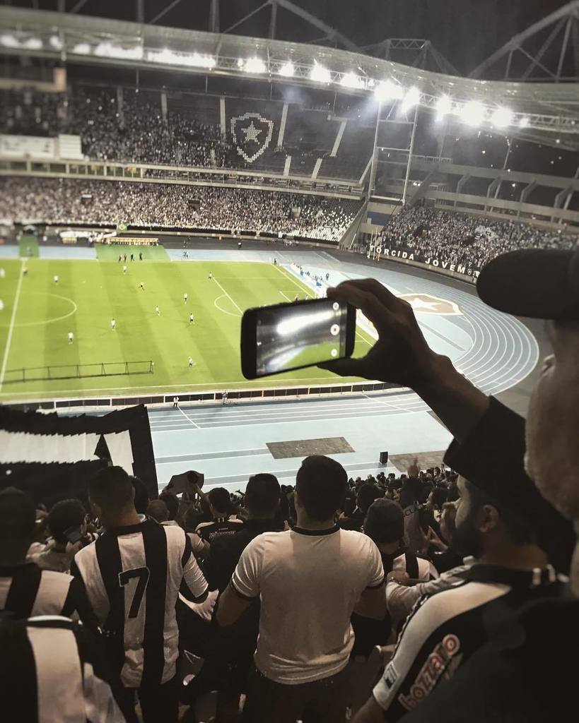 romulorogia's tweet photo. Viemos pra te apoiar! #Botafogo #futebol #soccer #instatorcida #instarquibancada #Libertadores #🖤 #⭐️ https://t.co/DNwaBxLOaL