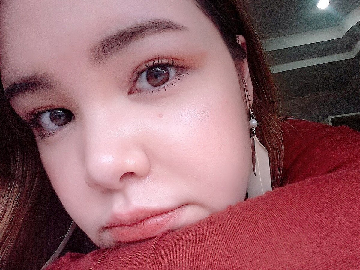 tTukablythe's tweet photo. มาสคาร่าของYSLรุ่นนี้ดีจริง ปัดทีเดียวขนตาก็เด้งแล้ว นี่ใช้ชีวิตมาเช้า-เย็นก็ไม่แพนด้าเลย ดีมากกก #HowtoPerfect #YSLGETASHOCK #addictedtoYSL https://t.co/EcWVzU7A9g
