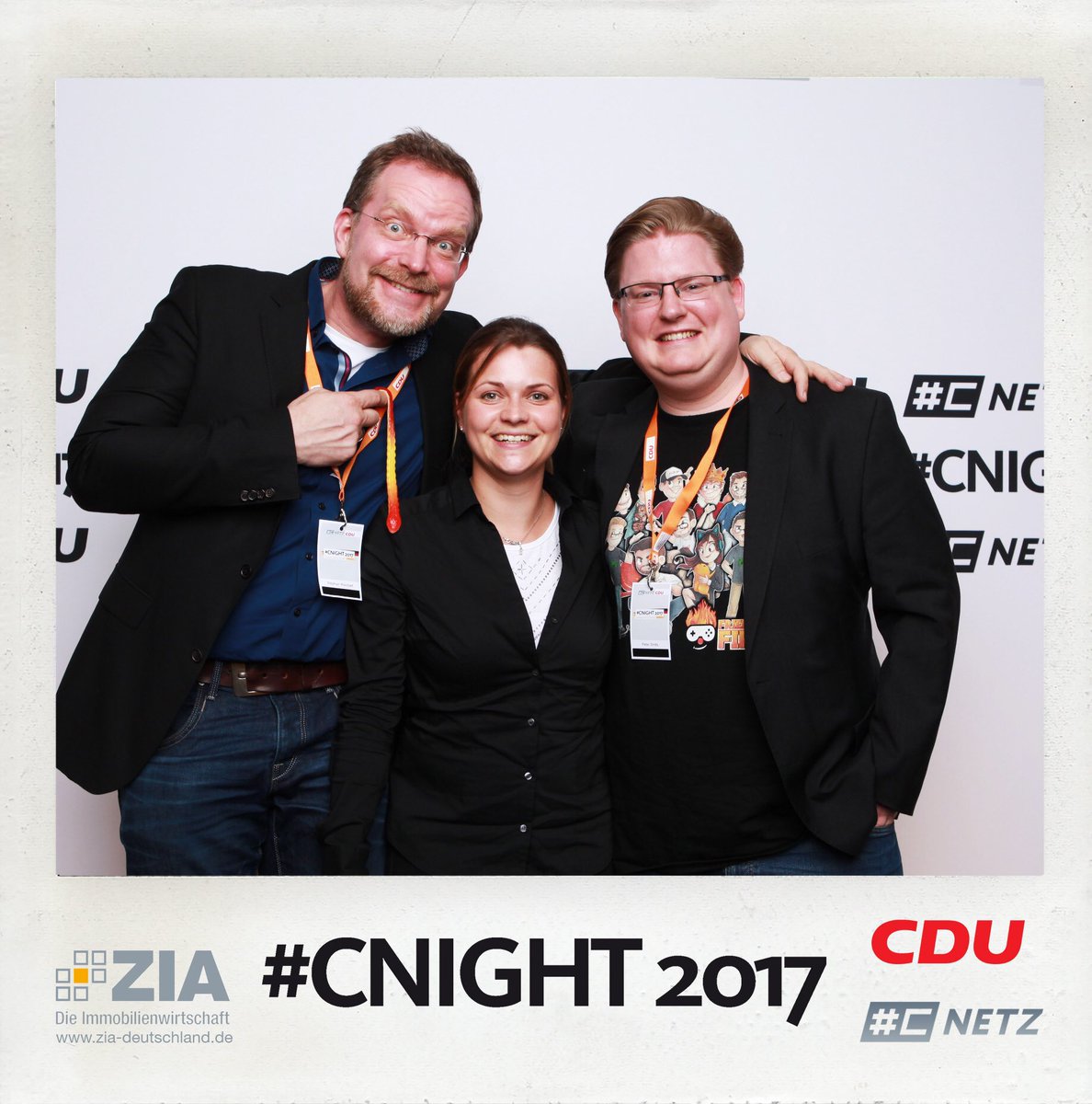 DerReichart's tweet photo. So macht man seriöse Bilder! Wir bei der @CDU #cnight2017 @c_netz @xKeziah @PietSmiet #pietsmiet https://t.co/bCMjihr6Tw