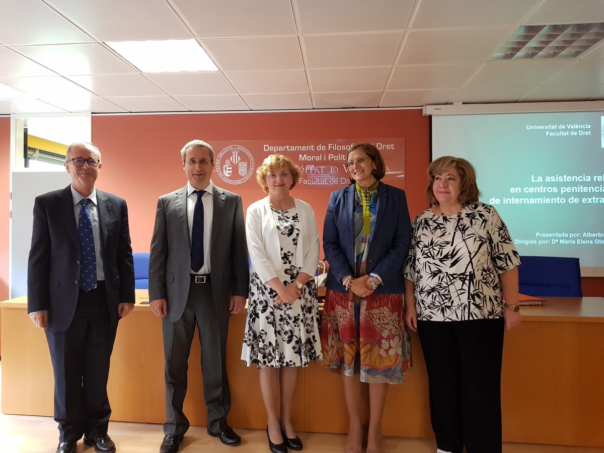 salescampello's tweet photo. Alberto Payá, coordinador de pastoral, obtiene el grado de Doctor en Derechos Humanos por la Universidad de Valencia. @DretUV https://t.co/A8A60gDxgj