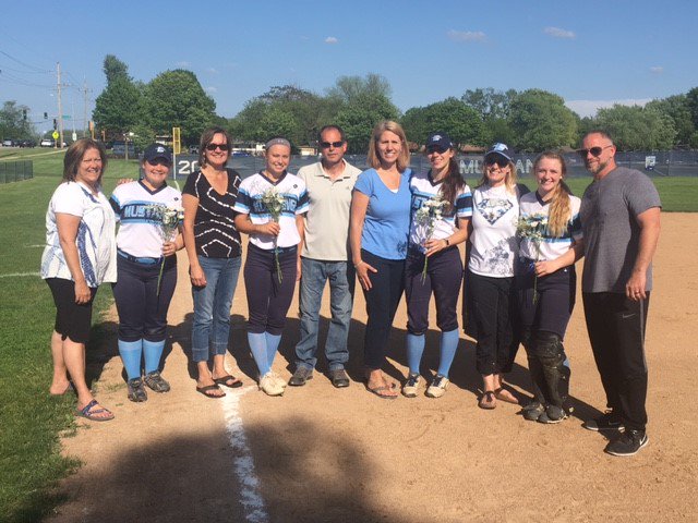 DGSsoftball's tweet photo. Varsity wins conference on Senior Day! 🐴score 10 runs in the 1st inning, Herrmann had 2 Homers in the inning! Way to go! https://t.co/ADWmAby9hZ