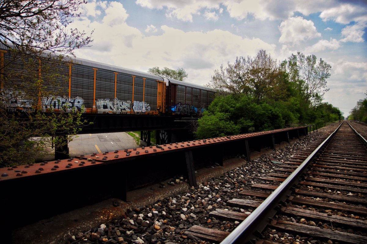 mobsteel's tweet photo. Hanging out by the tracks #mobsteel #LongLiveDetroit https://t.co/COhynG4cKa