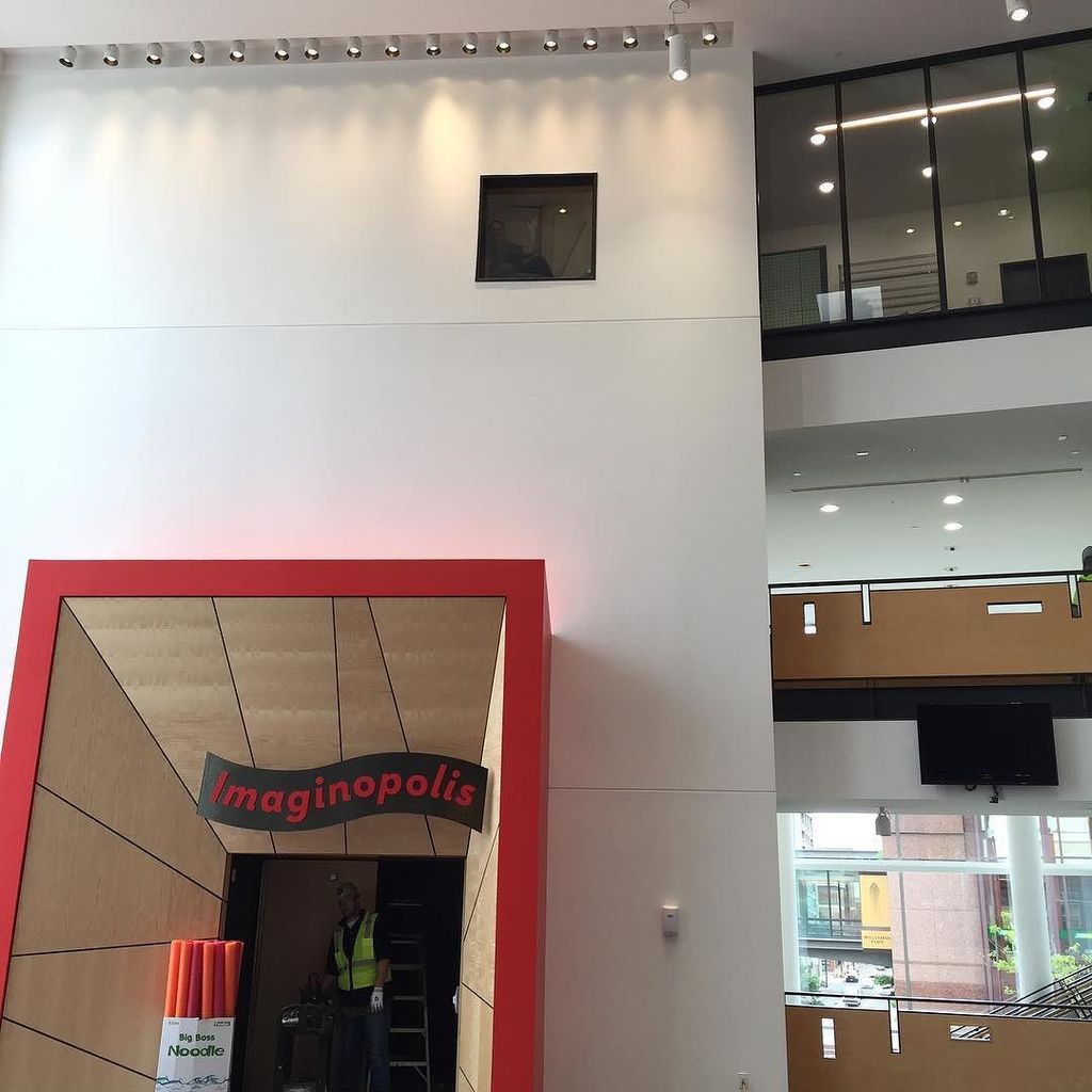 MNChildMuseum's tweet photo. Zoom in on the window! #BehindThePlay #Cleaning #WhereWorkIsPlay https://t.co/SIqBPFnQd6 https://t.co/Gu8ubF7dur
