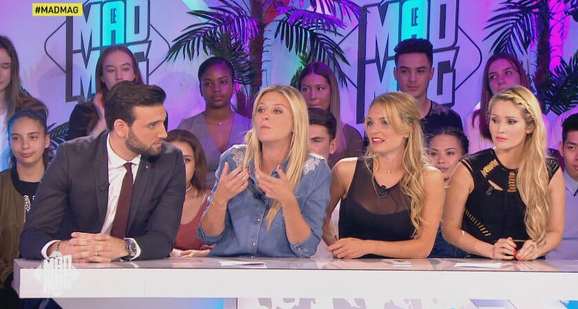 LeMadMag's tweet photo. 😅 @EmiliePicch: "On peut être très chiante et trouver l'amour"
Pour vous, pourquoi @Melanightt ne trouve t-elle pas 👞 à son pied ? #MadMag https://t.co/IXXxDhbOEp
