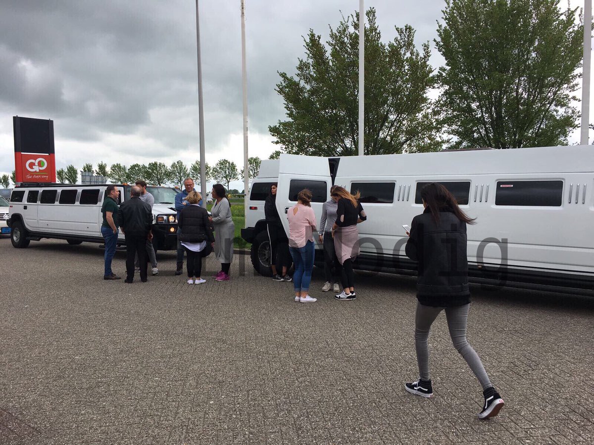 Limonodignl's tweet photo. #Hummer #limo's #bedrijfsevenement van #Amsterdam #MilleniumToren nr #Harlingen #Terschelling @AmsterdamNL @harlingennieuws @rederijdoeksen https://t.co/6HF8rbWmU7
