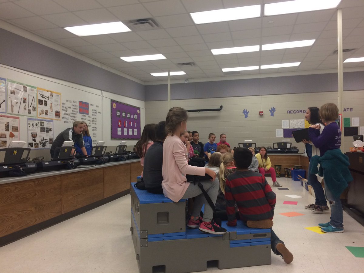 JrElksMusic's tweet photo. AVID visitors played a "Name that Tune" game with us today! #AwesomeJrElks https://t.co/rYxIwV3Kri