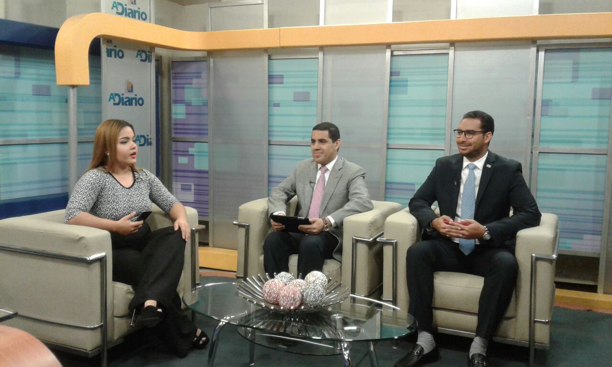 LauraJimenezRD's tweet photo. Nuestros amigos de @BanreservasRD nos visitaron en A Diario TV para darnos la primicia de #ExpoHogar2017
#banreservas #ExpoHogar #feria https://t.co/wKhzkIx6Mj
