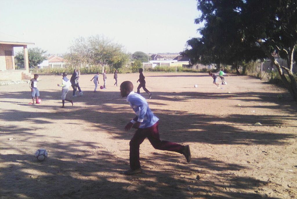 LO lessons earlier today at Biko Primary Limpopo @SportsTrustSA @BuildersFan