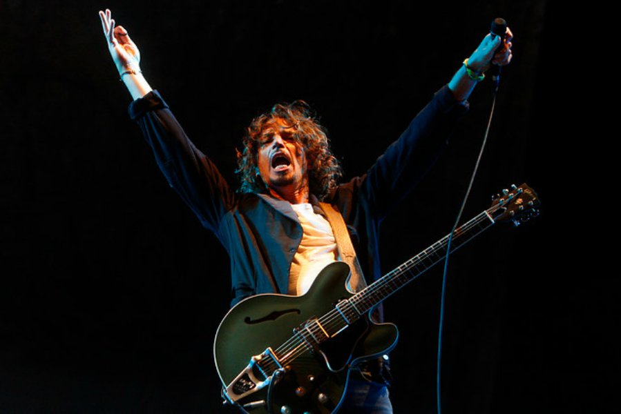 CultoLT's tweet photo. Escucha la inédita versión que Chris Cornell hizo de “Patience” de Guns N’ Roses https://t.co/YvIoTtE7XO https://t.co/z7LpMKm70p