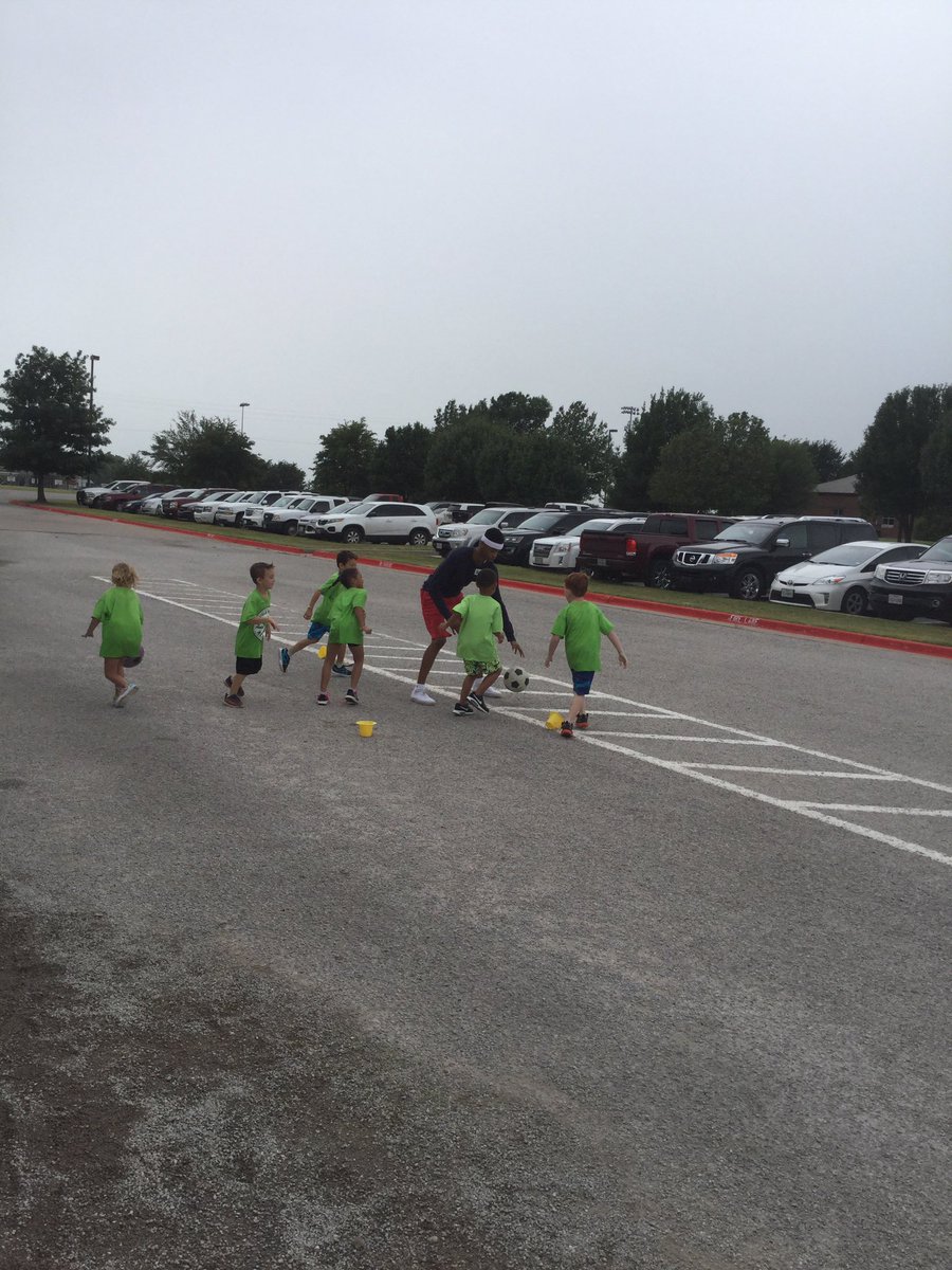 NHSAVID's tweet photo. #BeGreatA takes on AVID kinder while Q ties shoes 😎 https://t.co/p0Wrs2g1Yc