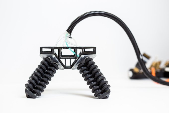 hiredevelopers_'s tweet image. 3D printing soft legs can help a robot walk across rough and rocky terrain