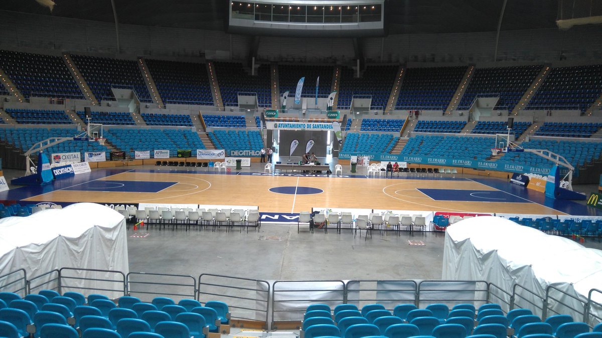 TripleDobleOID's tweet photo. Tranquilidad en el Palacio de Deportes...esperando a la #marearoja https://t.co/rcA8LMILmE