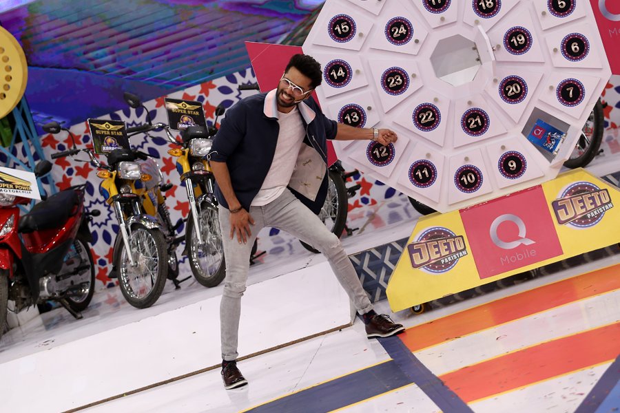 fahadmustafa26's tweet photo. #JeetoPakistan #3rdAnniversary #ARYDIGITAL https://t.co/sm8P29DTW1