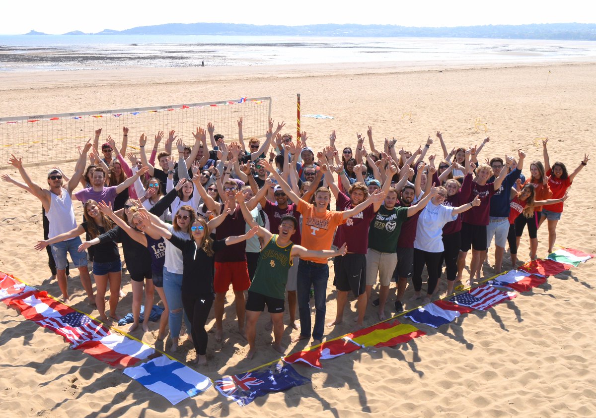 SwanseaUni's tweet photo. Sun, sea, sand - Swansea!
We took students from all over the world to our beach.🏖️
Pics: https://t.co/kn8y9MbdPM
@swanseaIDO @SU_StudyAbroad https://t.co/m0chVHIUK1