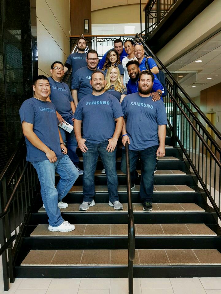 CMoyaSamsung's tweet photo. @TMobile RBO Event yesterday was a hit! 300+ people attended and @SamsungMobile killed it AS PER USUAL! 😎😉 https://t.co/exdDNFADEt