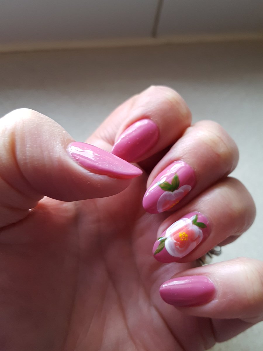 ClairePickard8's tweet photo. #beautifulnails Thank you @lemontreetotton https://t.co/8ZKvvS927f