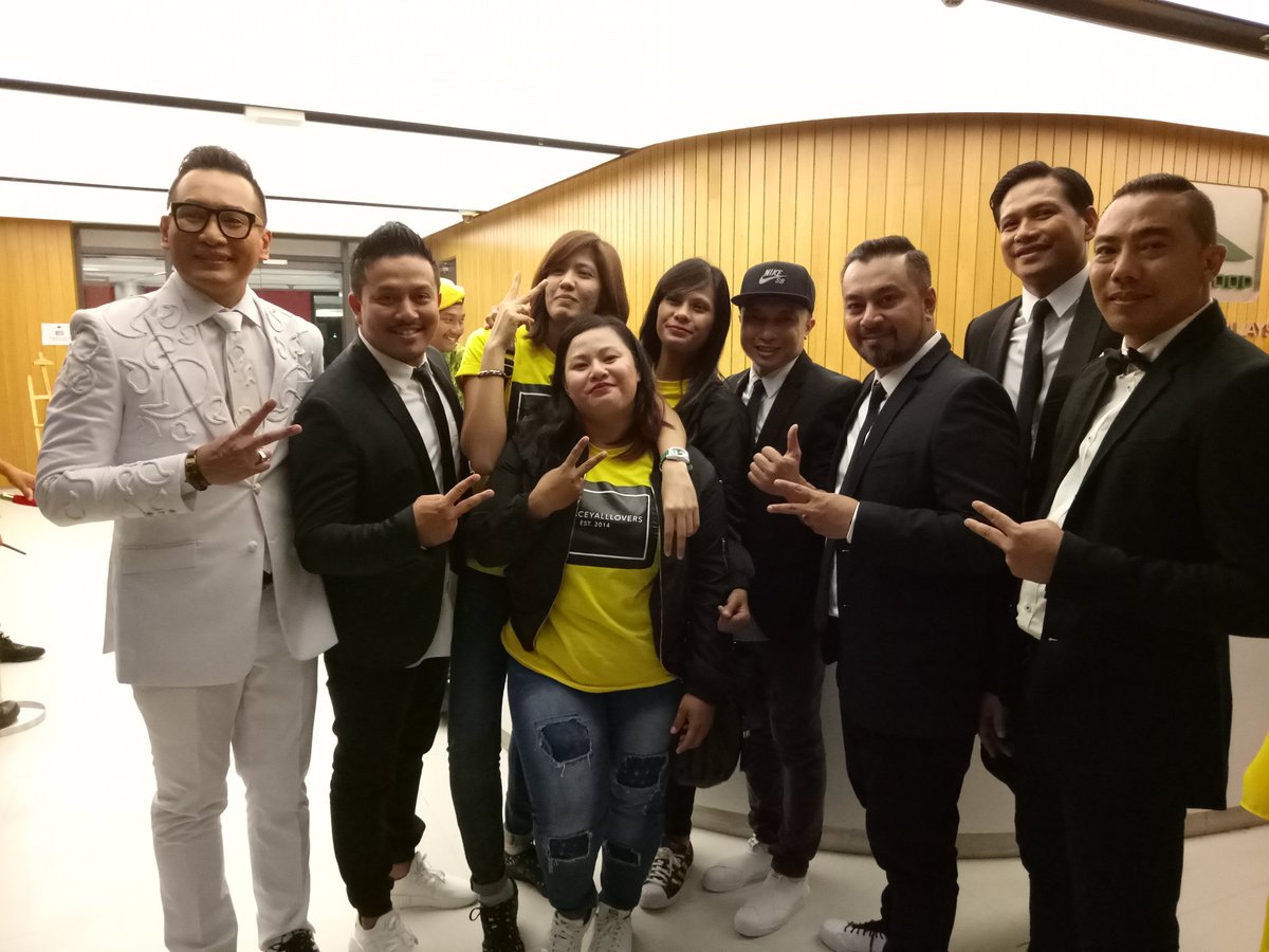 im_aii09's tweet photo. Legend always be Lagend #4u2c #dac #acpeaceyalllovers #gengbj #konsertkomedi https://t.co/pKptmsxLz6