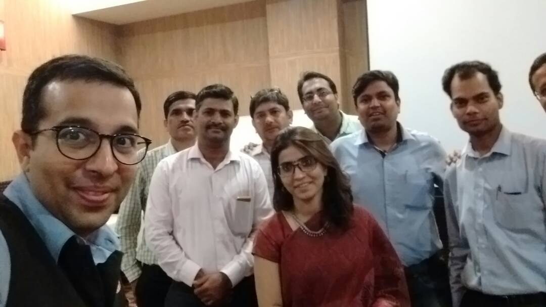 bhavika_ganatra's tweet photo. #indore #equitybazaar with the winners Engaging way of learning & revisiting equity concepts with @amitgrover2002 #IDFCLearningBriefcase https://t.co/e7A5ExUKIl