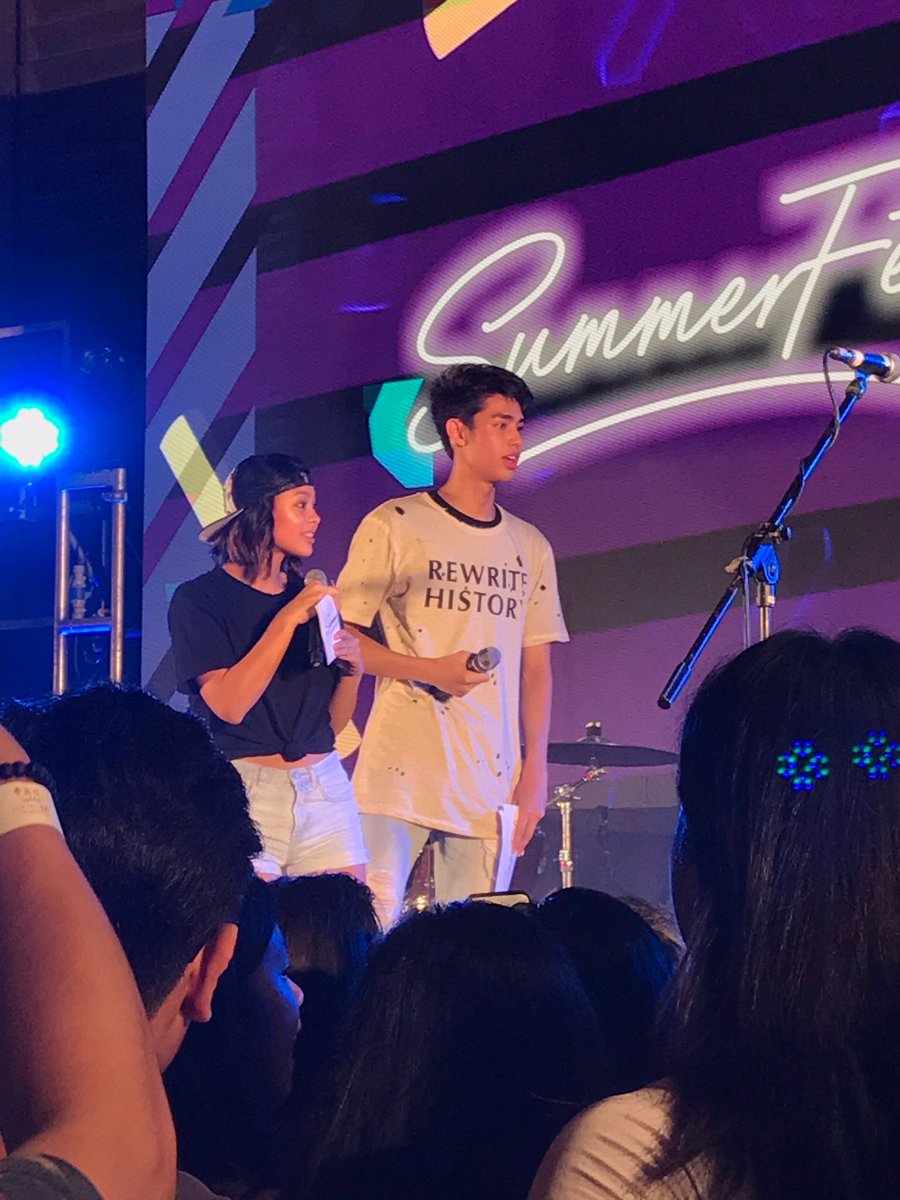 donuhto's tweet photo. @donnypangilinan @hannahkathleenp @FNL_ph @southville_IS donny's jawline is jaw-dropping
#fnlsummerfest
π·: @Veeduuuh https://t.co/d4NR2f9p9b