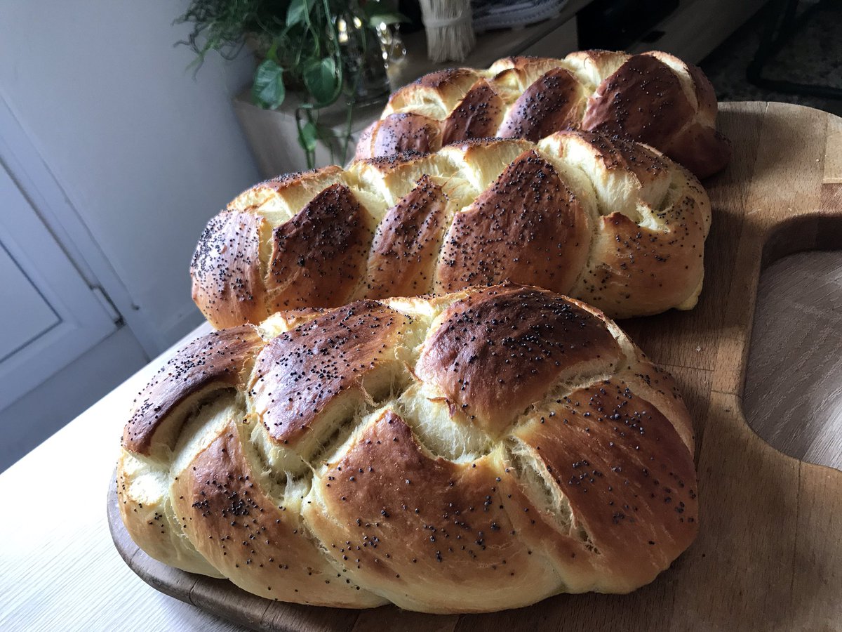 halfblood's tweet photo. Mi faccio i complimenti da solo! #challot #shabbatshalom #masterchef https://t.co/tmFwMb9FHv