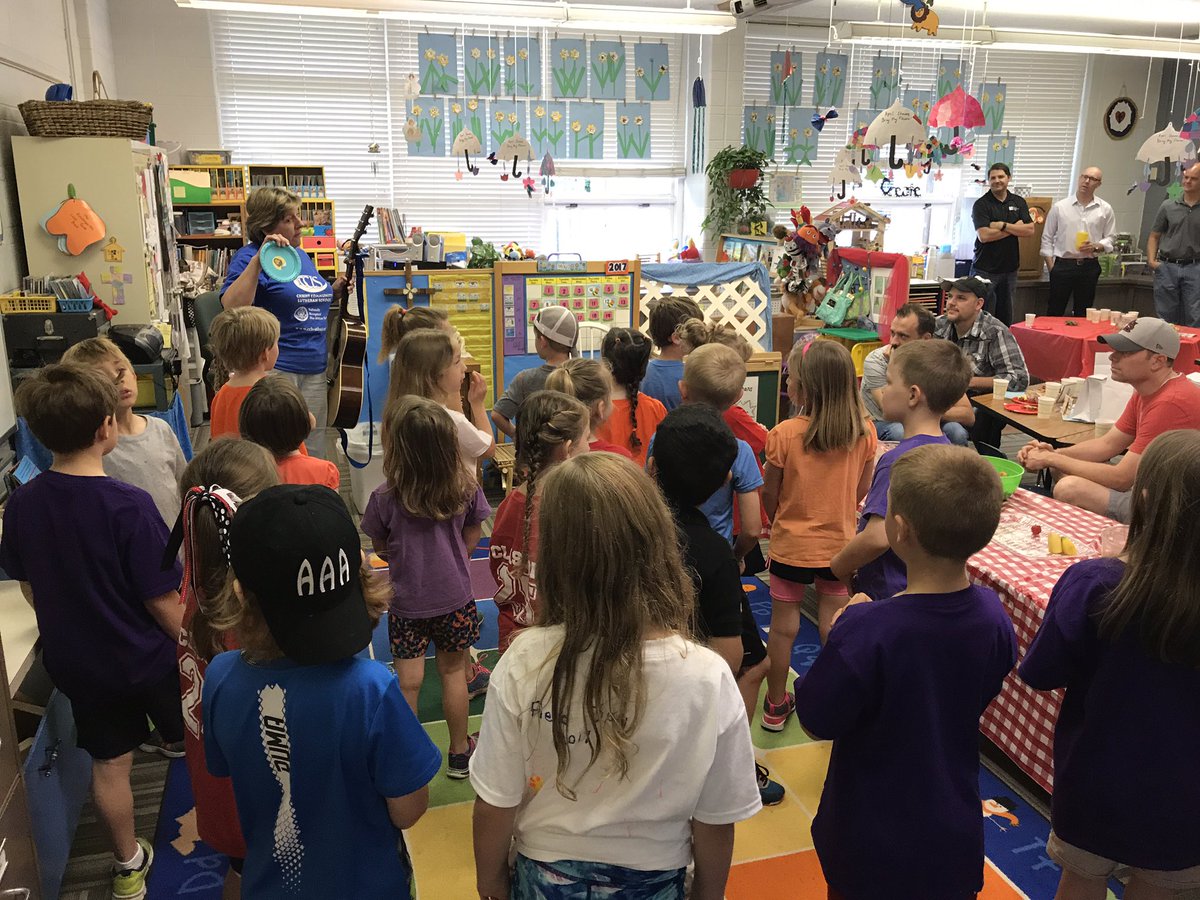 CCLSCollier's tweet photo. Dads and Donuts! @CCLSBelsha @CCLSChargers https://t.co/GTxQuj2QtQ