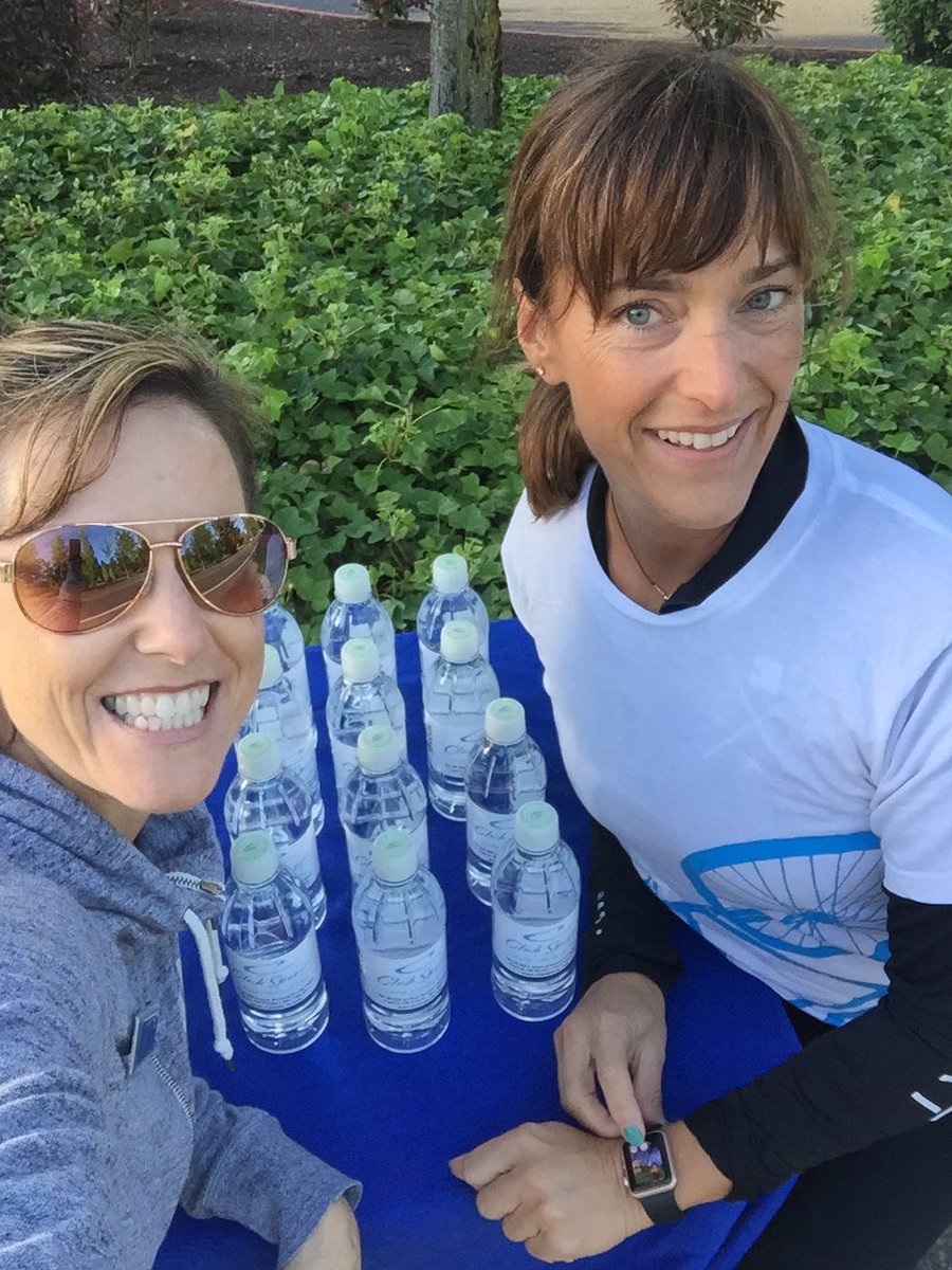 KimKimjacobs5's tweet photo. Beautiful morning for biking to work or play! Fun giving out water this morning to the bike riders @ClubSportOre @SchlagerJS #livehealthy https://t.co/QANg1rxdVI